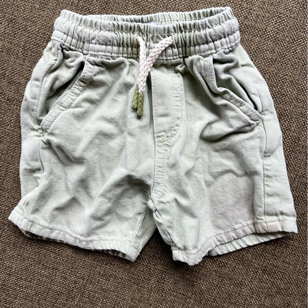 Zara pale green shorts 12-18 months